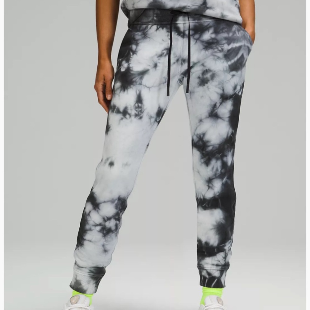 NWT lululemon joggers